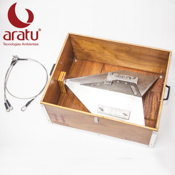 Aratu Acessorio Caixa de Transporte 800x800 Vista Aberta Depressor 1 1 - ARATU - ARATU | EQUIPAMENTOS PARA AMOSTRAGEM AMBIENTAL, AMPLO PORTFÓLIO COM QUALIDADE INTERNACIONAL. - Equipamentos de Coleta de Água - Análise de Qualidade da Água - Ferramentas para Análise Ambiental - Estudos de Ambientes - Aquáticos Coleta de Organismos - Bentônicos