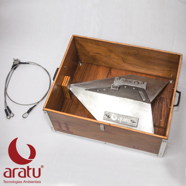 Aratu Acessorio Depressor 800x800 Dentro da Caixa de Transporte 1 - ARATU - ARATU | EQUIPAMENTOS PARA AMOSTRAGEM AMBIENTAL, AMPLO PORTFÓLIO COM QUALIDADE INTERNACIONAL. - Equipamentos de Coleta de Água - Análise de Qualidade da Água - Ferramentas para Análise Ambiental - Estudos de Ambientes - Aquáticos Coleta de Organismos - Bentônicos